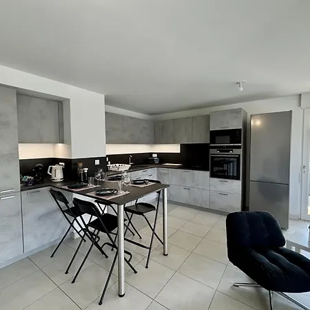 Apartment New With Large Balcony